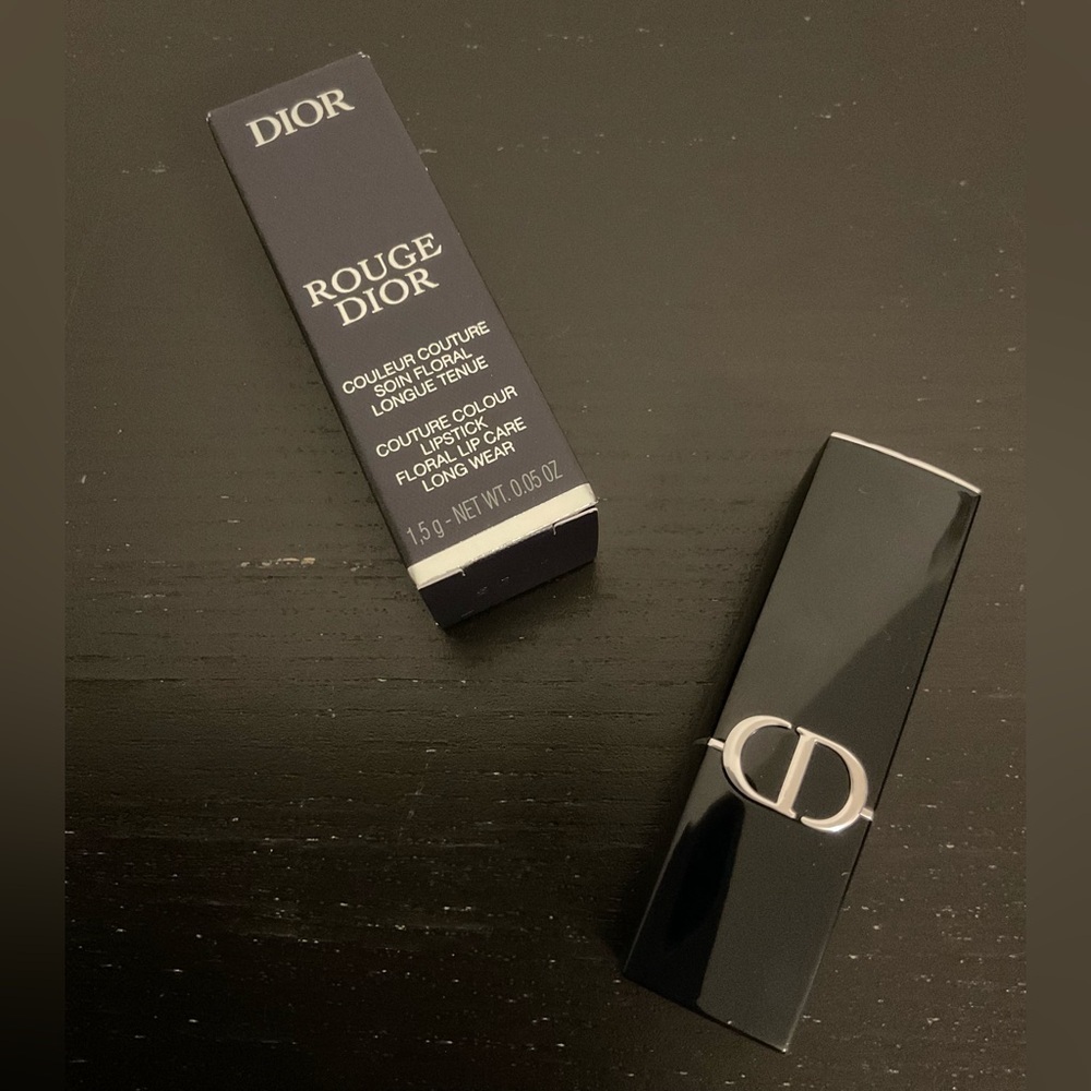 Dior Rouge Lipstick - Classic Red - Picture 2 of 5
